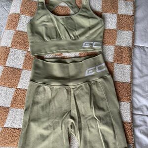 Echt sage Green Sports Bra and biker shorts Set